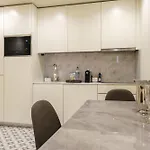 Luxury Style 6 With Ac Downtown Near Metro *