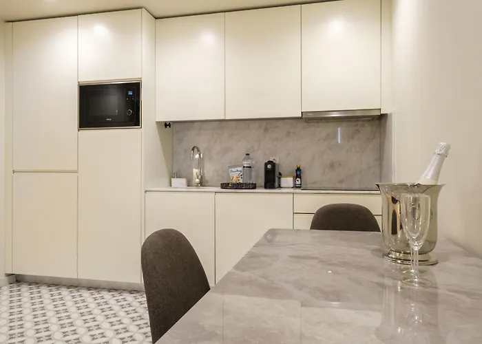 Luxury Style 6 With Ac Downtown Near Metro *