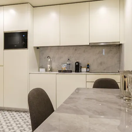 Luxury Style 6 With Ac Downtown Near Metro *